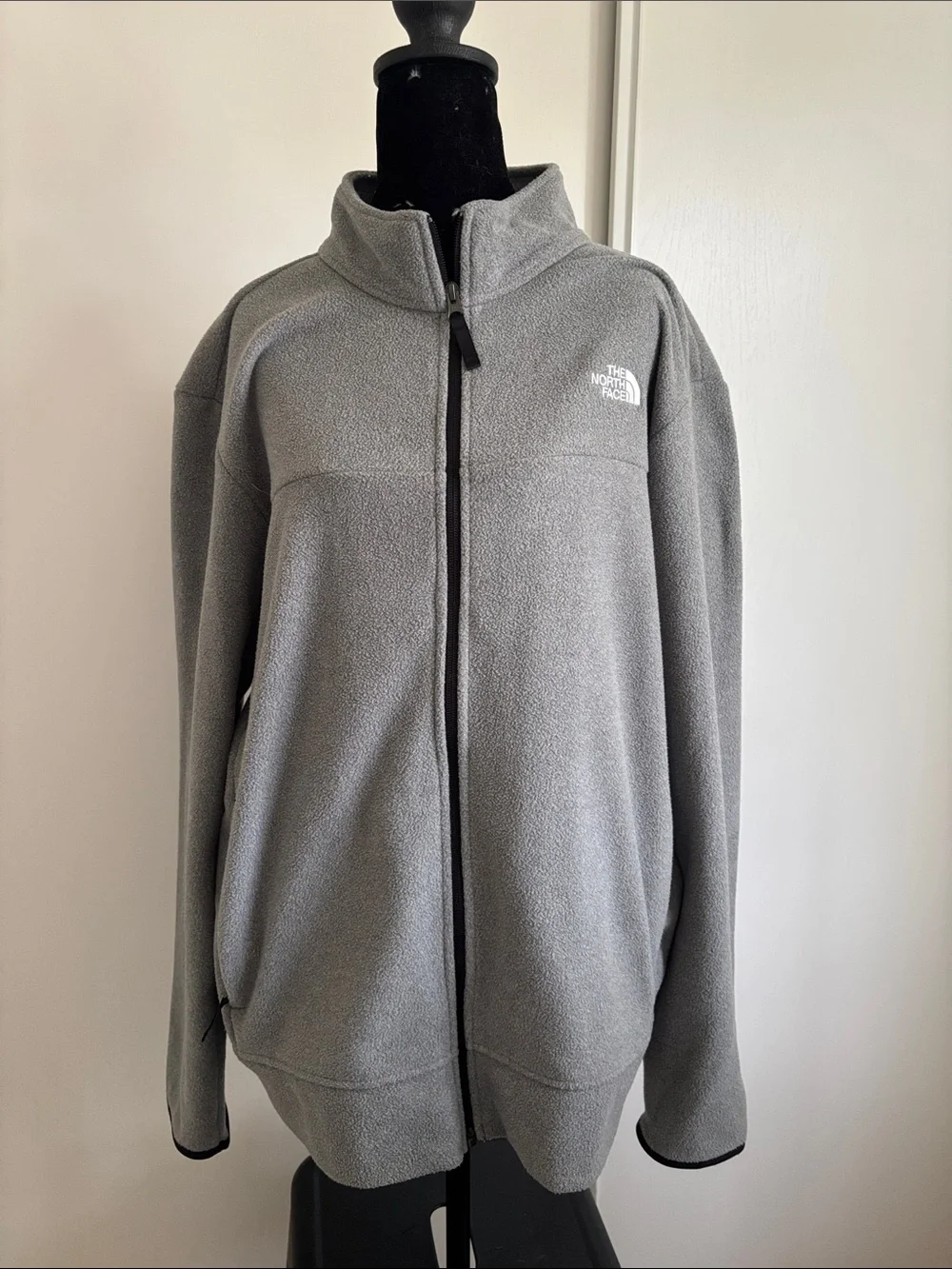 The North Face Men Light Gray Zip-Up Fleece Jacket